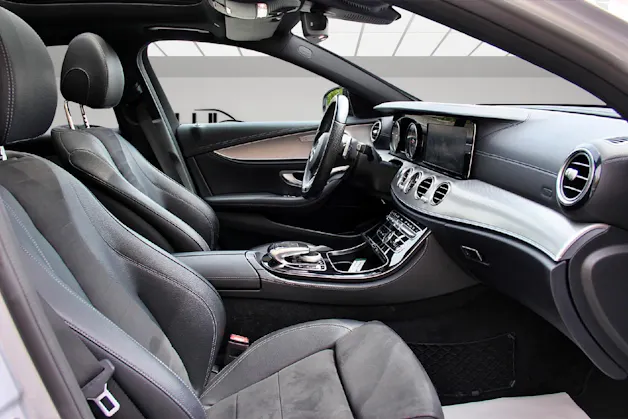MERCEDES-BENZ E 220 d Swiss Star AMG Line 4Matic 9G-Tronic