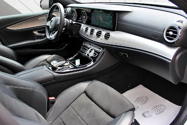 MERCEDES-BENZ E 220 d Swiss Star AMG Line 4Matic 9G-Tronic