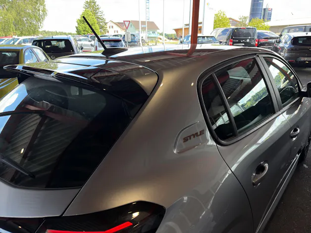 PEUGEOT 208 1.2 Hybrid Style