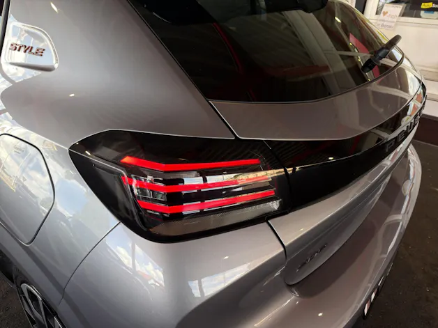 PEUGEOT 208 1.2 Hybrid Style