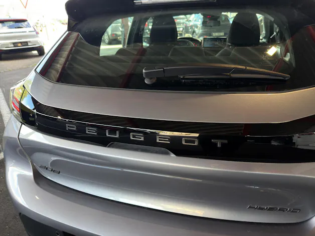 PEUGEOT 208 1.2 Hybrid Style