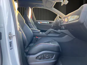 PORSCHE Cayenne GTS