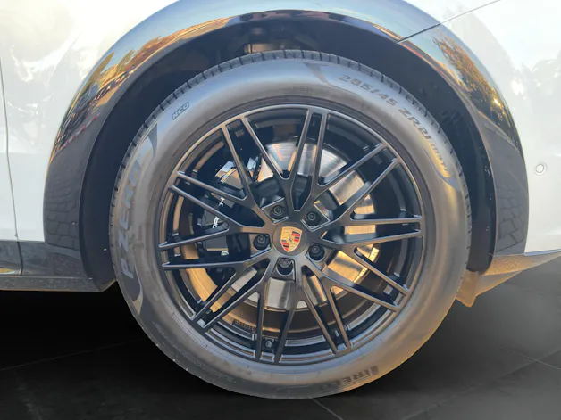 PORSCHE Cayenne GTS