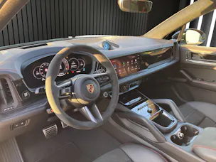 PORSCHE Cayenne GTS