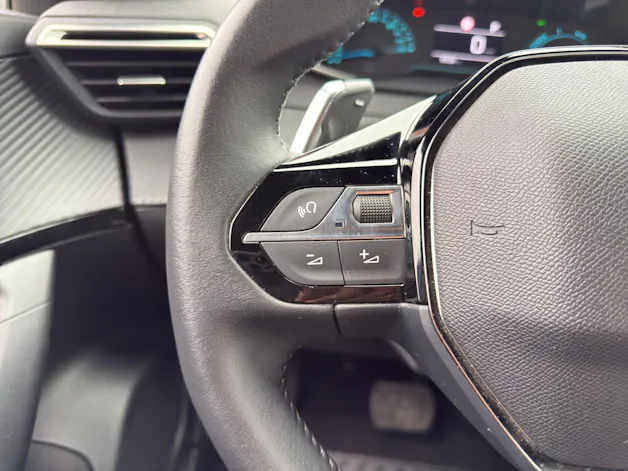 PEUGEOT 2008 1.2 Hybrid 145 Style