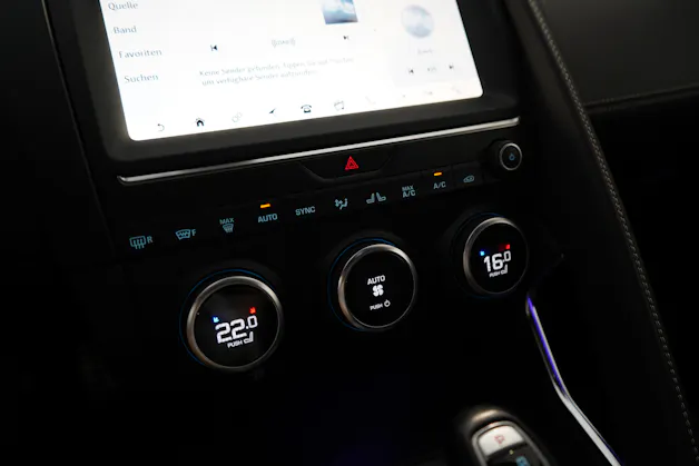 Jaguar E-Pace 2.0 T 250 R-Dynamic SE AWD