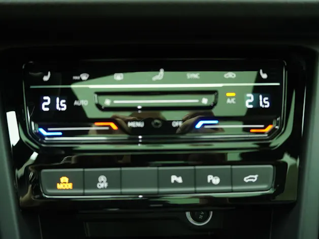 VW Touran 1.5 TSI DSG R-Line Black Style