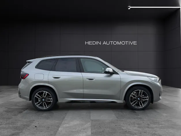 BMW X1 U11 23i xDrive paddles