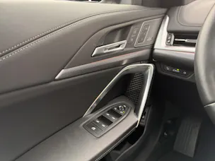 BMW X1 U11 23i xDrive paddles