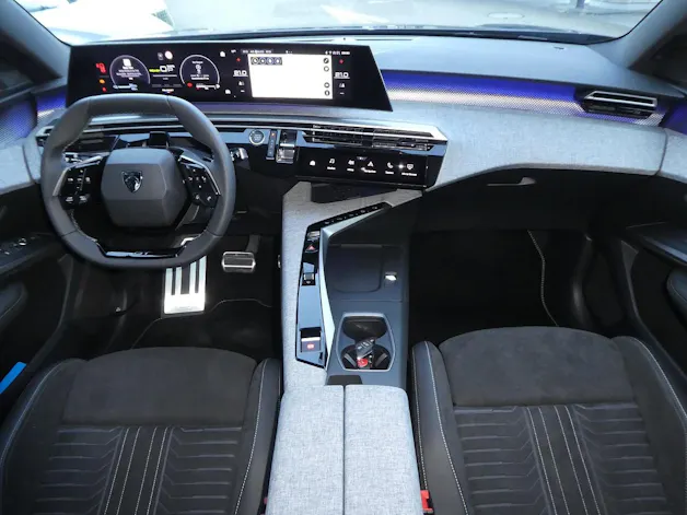 PEUGEOT 5008 1.6 PHEV 225 GT Exclusive