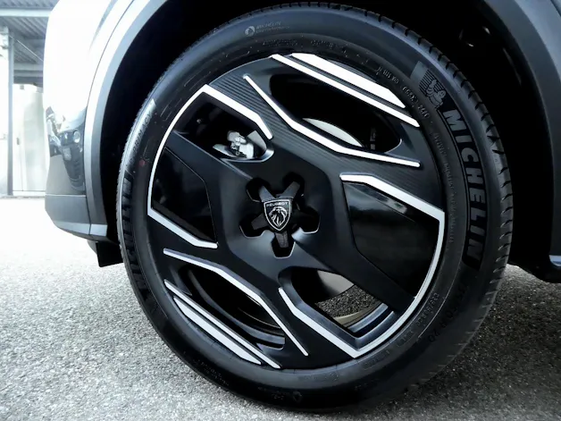 PEUGEOT 5008 1.6 PHEV 225 GT Exclusive