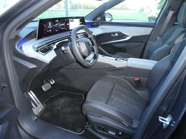 PEUGEOT 5008 1.6 PHEV 225 GT Exclusive
