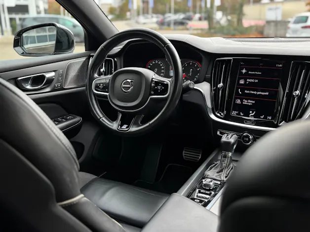 VOLVO V60 2.0 T6 R-Design AWD