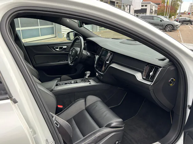 VOLVO V60 2.0 T6 R-Design AWD