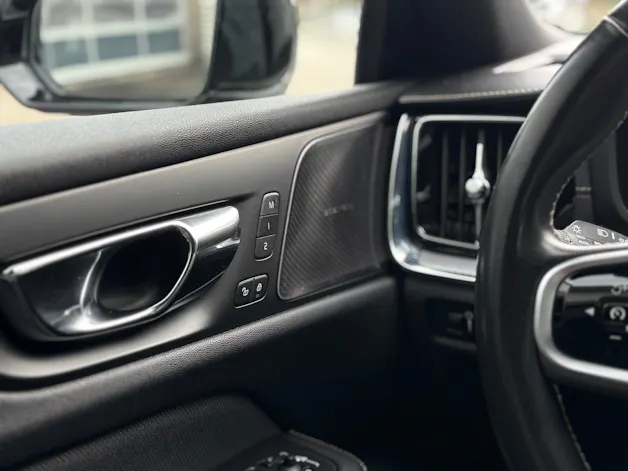 VOLVO V60 2.0 T6 R-Design AWD