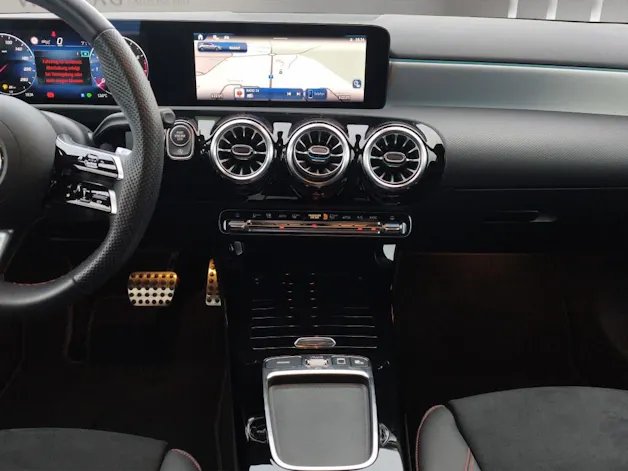MERCEDES-BENZ A 200 Night Star AMG Line