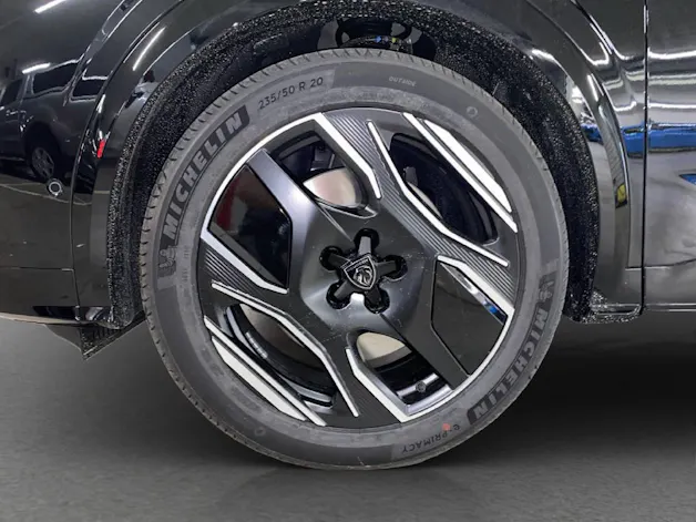 PEUGEOT 5008 e-GT Exclusive AWD