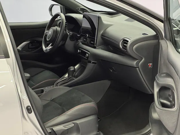 Toyota Yaris 1.5 VVT-i HSD GR Sport