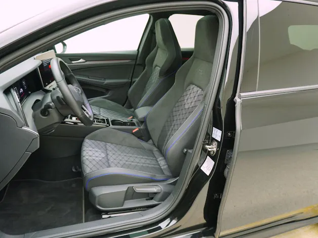 VW Golf 8.5 2.0 TSI DSG R-Line Black Style 4Motion