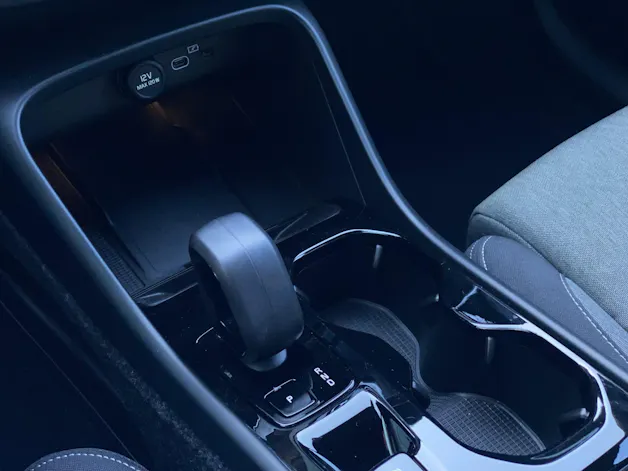 VOLVO XC40 2.0 B3 MH Plus Dark