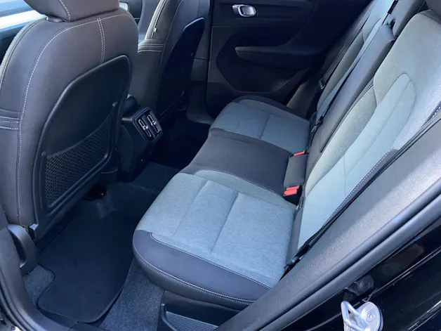 VOLVO XC40 2.0 B3 MH Plus Dark