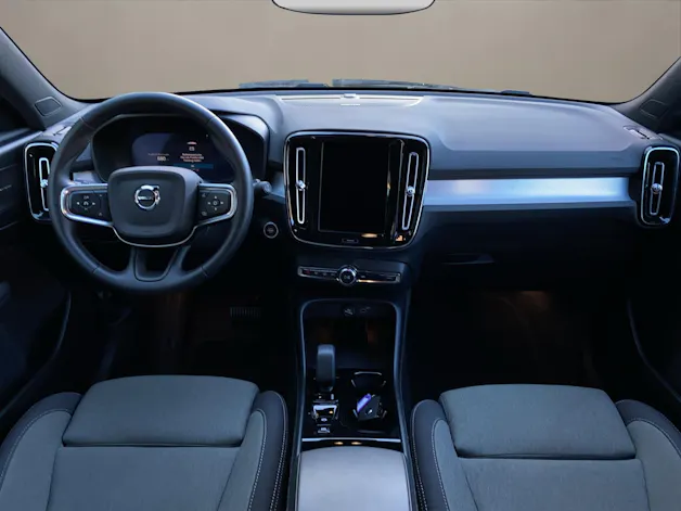 VOLVO XC40 2.0 B3 MH Plus Dark