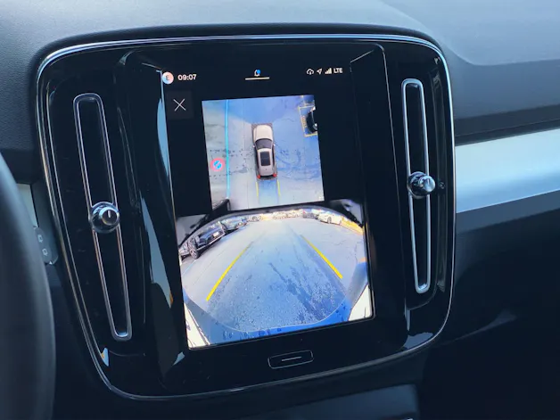 VOLVO XC40 2.0 B3 MH Plus Dark