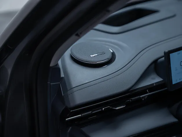 Geely MAX + 68.4 kWh / Panorama-Glasdach / HeadUp / 360°Kamera