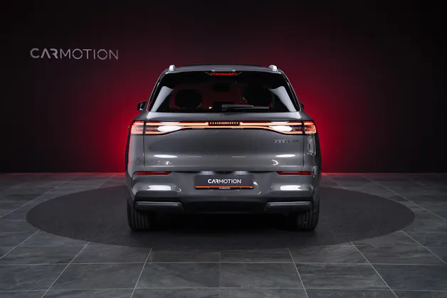 Geely MAX + 68.4 kWh / Panorama-Glasdach / HeadUp / 360°Kamera