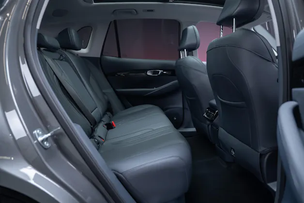 Geely MAX + 68.4 kWh / Panorama-Glasdach / HeadUp / 360°Kamera
