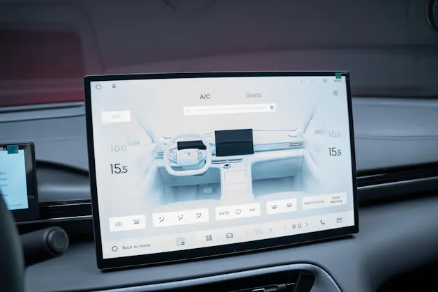 Geely MAX + 68.4 kWh / Panorama-Glasdach / HeadUp / 360°Kamera