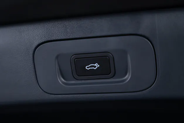 Geely MAX + 68.4 kWh / Panorama-Glasdach / HeadUp / 360°Kamera