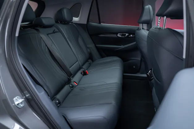 Geely MAX + 68.4 kWh / Panorama-Glasdach / HeadUp / 360°Kamera