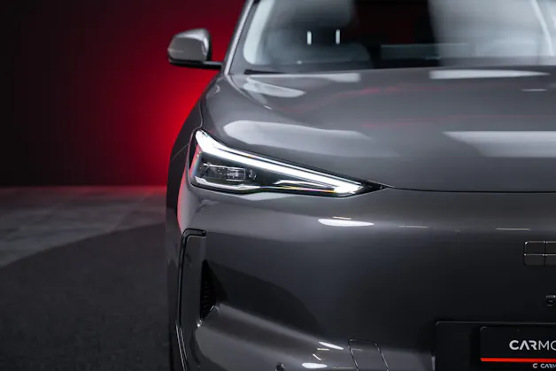 Geely MAX + 68.4 kWh / Panorama-Glasdach / HeadUp / 360°Kamera