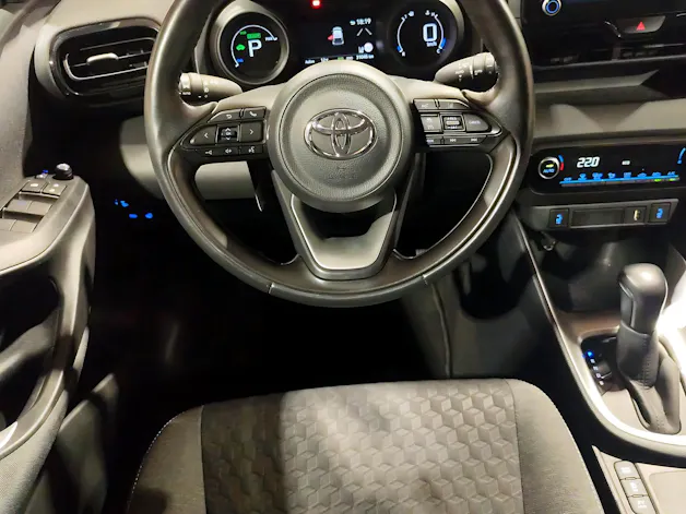 Toyota Yaris 1.5 VVT-i HSD Trend