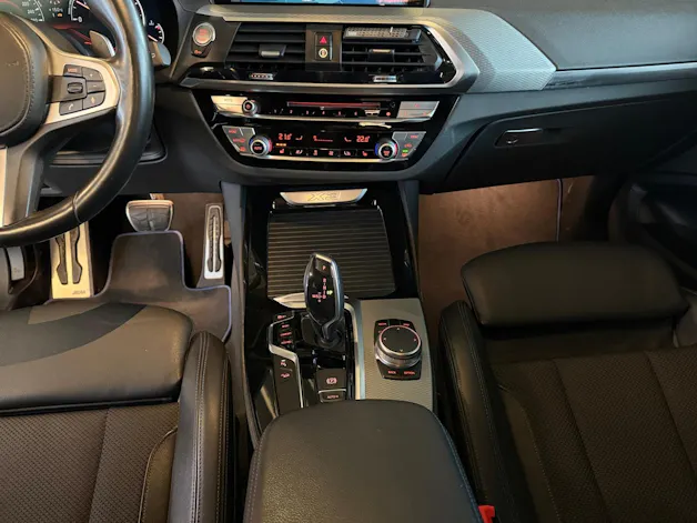 BMW X3 20d xDrive paddles
