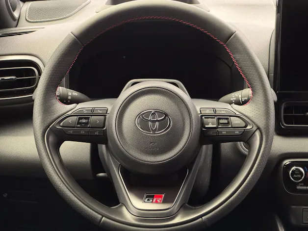 Toyota Yaris 1.5 VVT-i HSD GR Sport