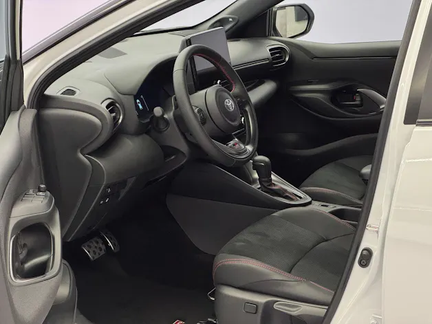 Toyota Yaris 1.5 VVT-i HSD GR Sport