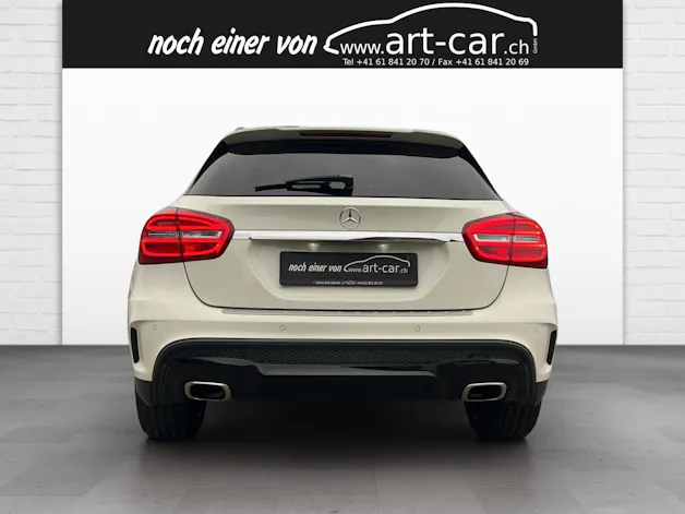 MERCEDES-BENZ GLA 250 AMG Line 4m