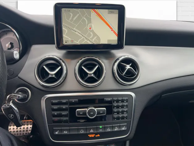 MERCEDES-BENZ GLA 250 AMG Line 4m