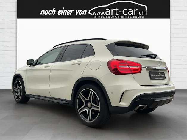 MERCEDES-BENZ GLA 250 AMG Line 4m