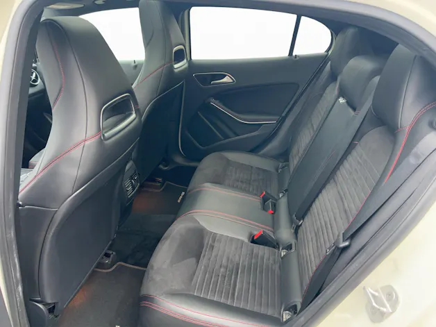 MERCEDES-BENZ GLA 250 AMG Line 4m