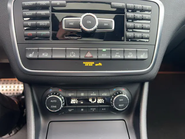 MERCEDES-BENZ GLA 250 AMG Line 4m