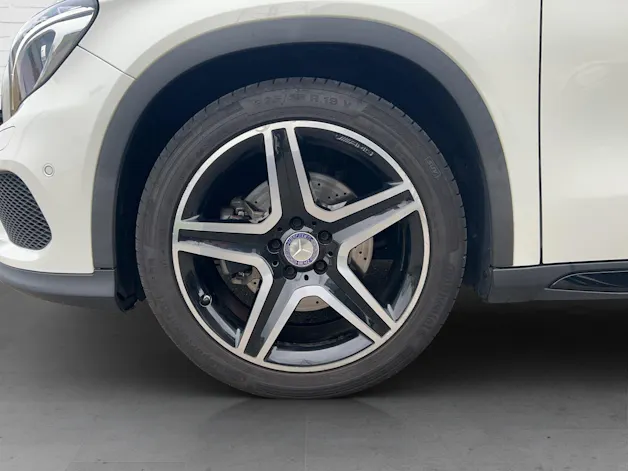 MERCEDES-BENZ GLA 250 AMG Line 4m
