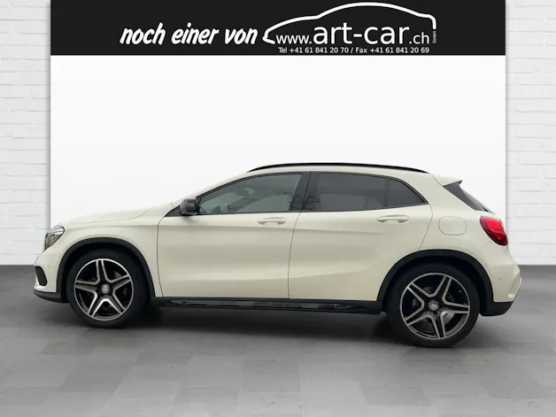 MERCEDES-BENZ GLA 250 AMG Line 4m