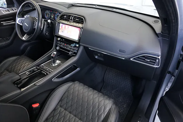 Jaguar F-Pace 5.0 V8 SVR AWD 551PS "100% Benziner"