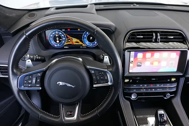 Jaguar F-Pace 5.0 V8 SVR AWD 551PS  "100% Benziner"