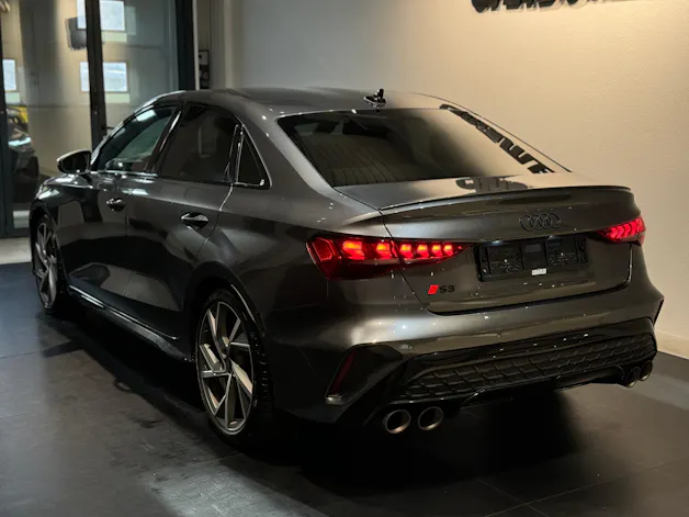 AUDI S3 Limousine TFSI quattro S-tronic AKRAPOVIC / SONOS - DAYTONA GREY 🚀