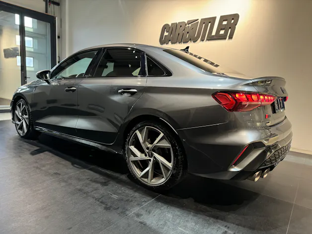 AUDI S3 Limousine TFSI quattro S-tronic AKRAPOVIC / SONOS - DAYTONA GREY 🚀
