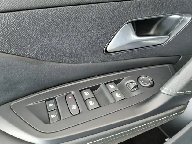 PEUGEOT 408 1.6 PHEV 225 GT